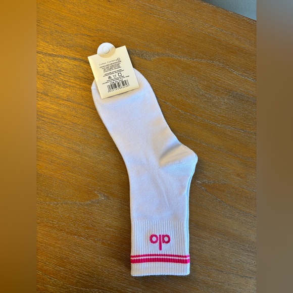 NWT ALO Half-crew Throwback Socks in Pink and White - Picture 5 of 7